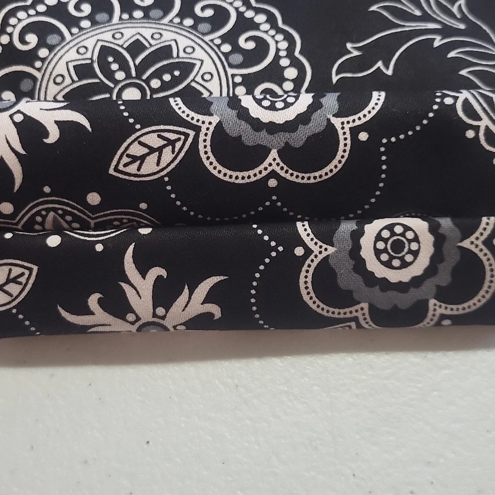 THIRTY-ONE Black White Floral Plastic Lined Zippered Pouch